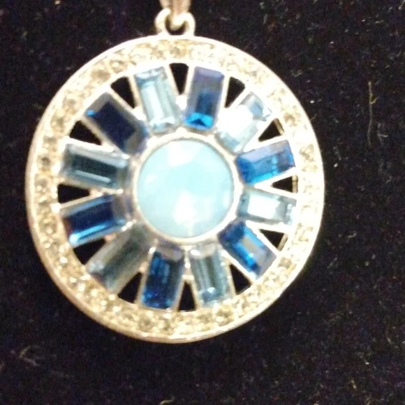 Beautifully Blue baguette necklace - Picture 3 of 9